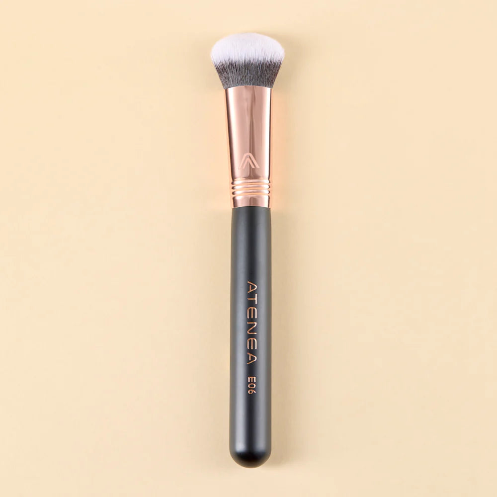 BROCHA CORRECTOR BLACK GOLD EE06 ATENEA