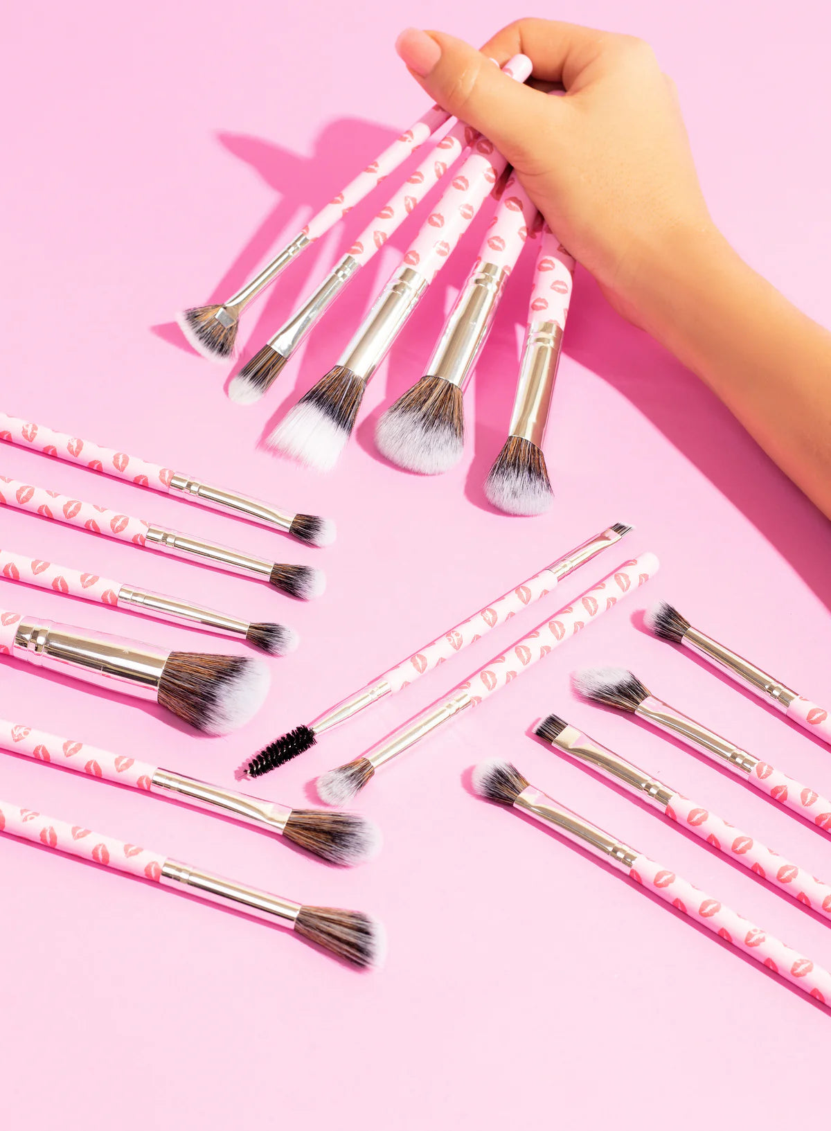 KIT BROCHAS KISSME X17 MONTOC