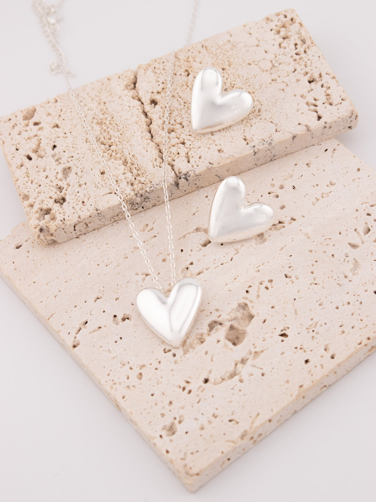 SET COLLAR + ARETES CORAZÓN