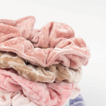 SCRUNCHIE GAMUZA SATINADO MARTINA
