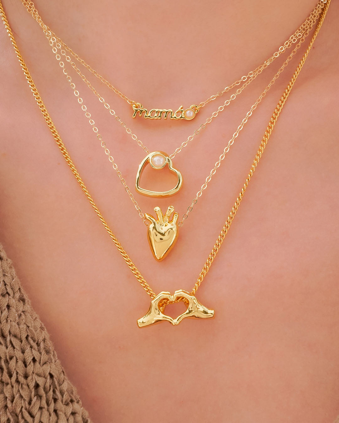 COLLAR MANOS DE CORAZÓN AVEMARÍA