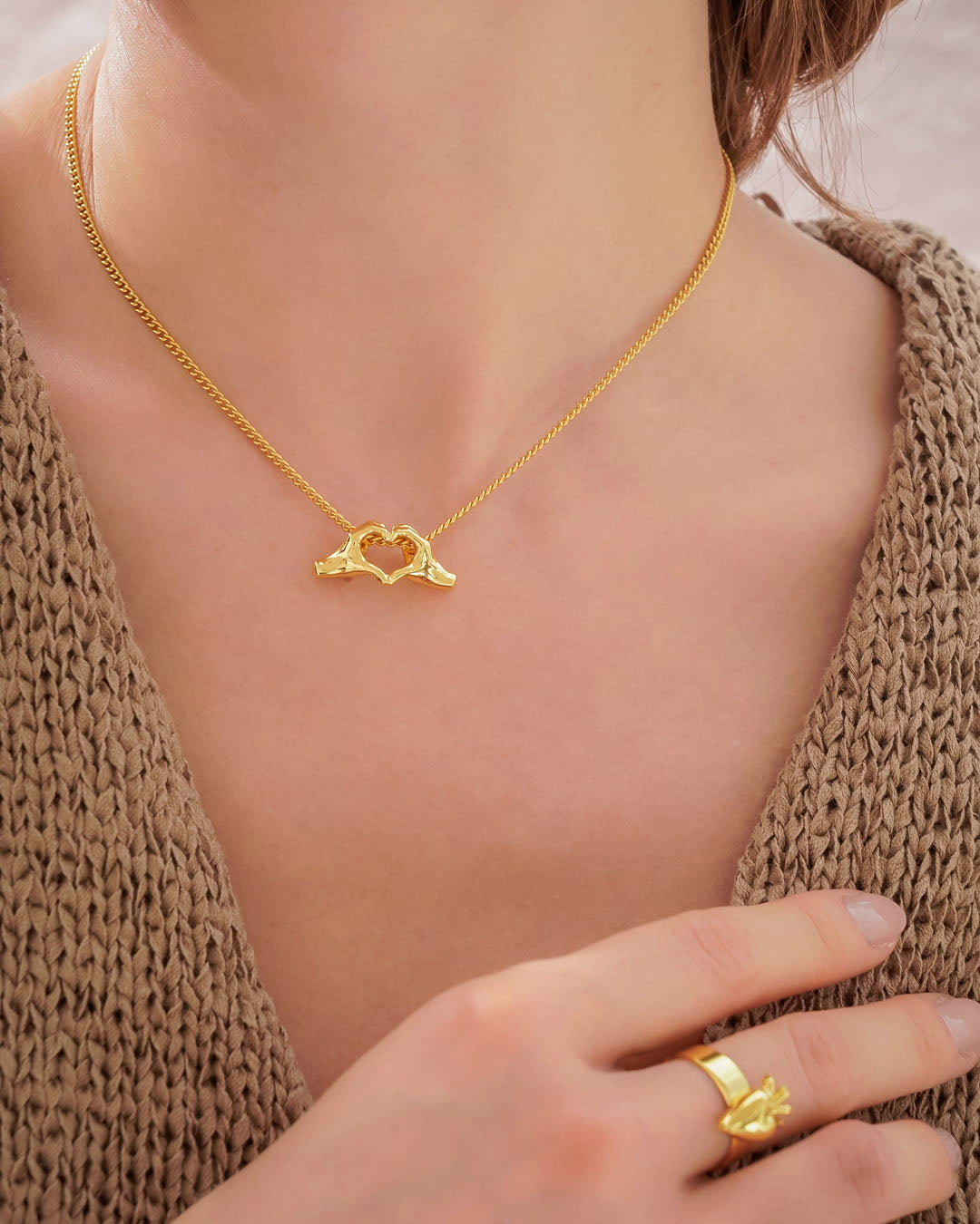 COLLAR MANOS DE CORAZÓN AVEMARÍA