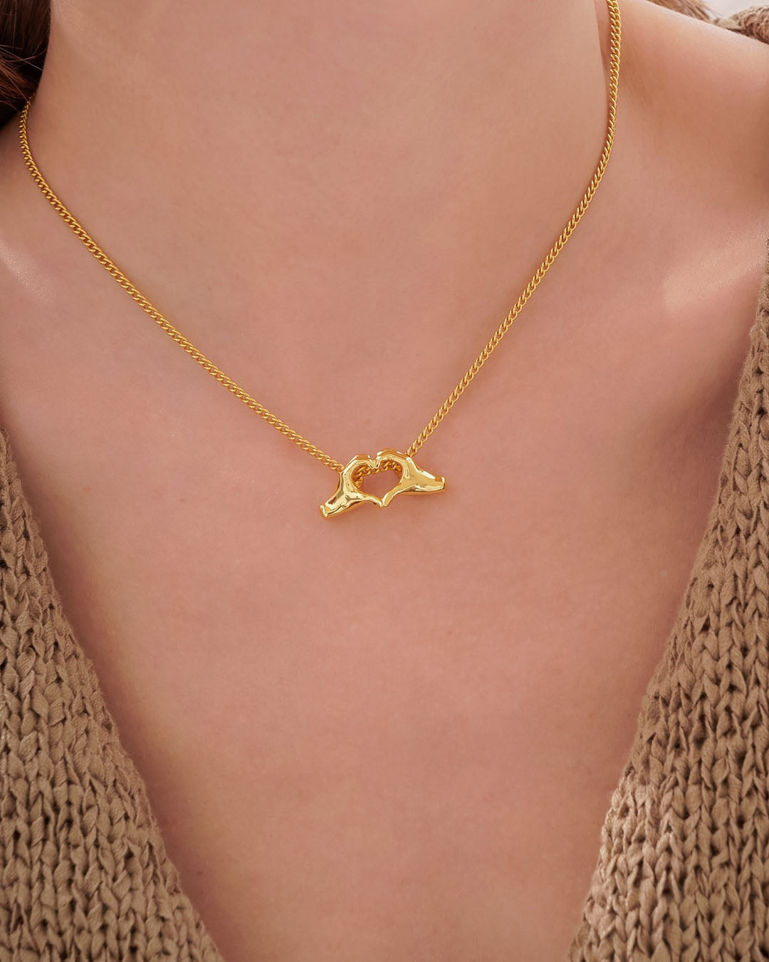 COLLAR MANOS DE CORAZÓN AVEMARÍA