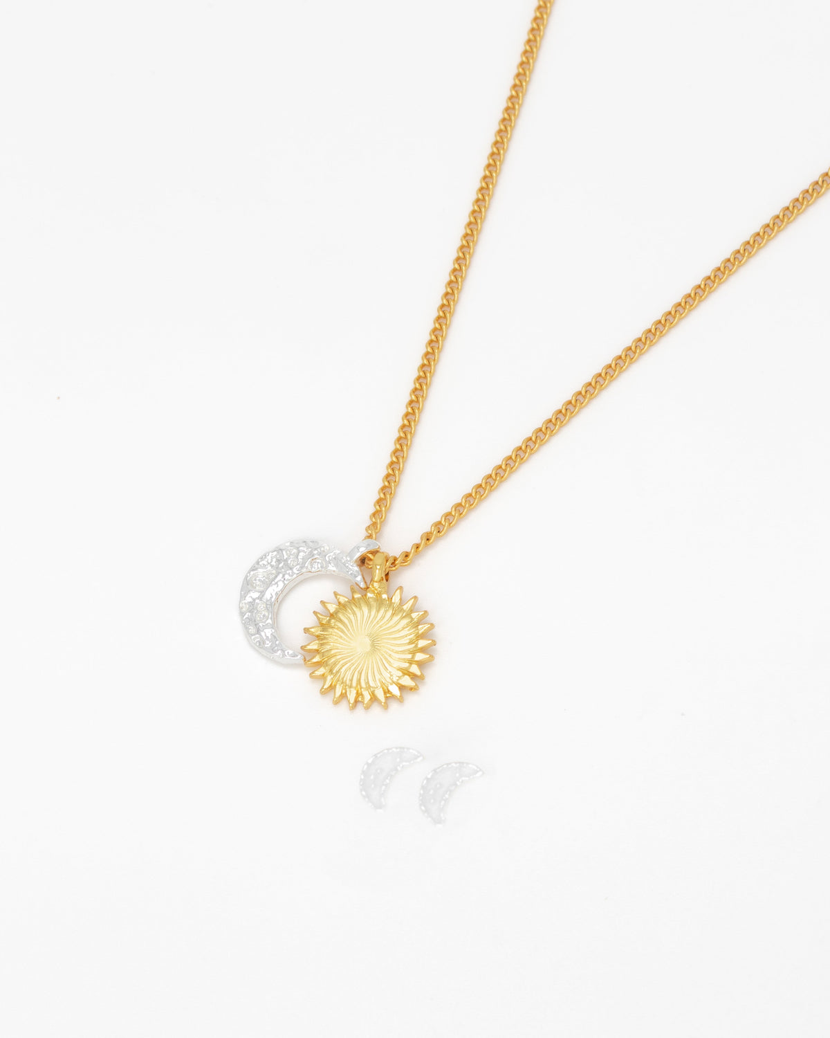 COLLAR SOL LUNA + ARETES GOLD AVEMARIA