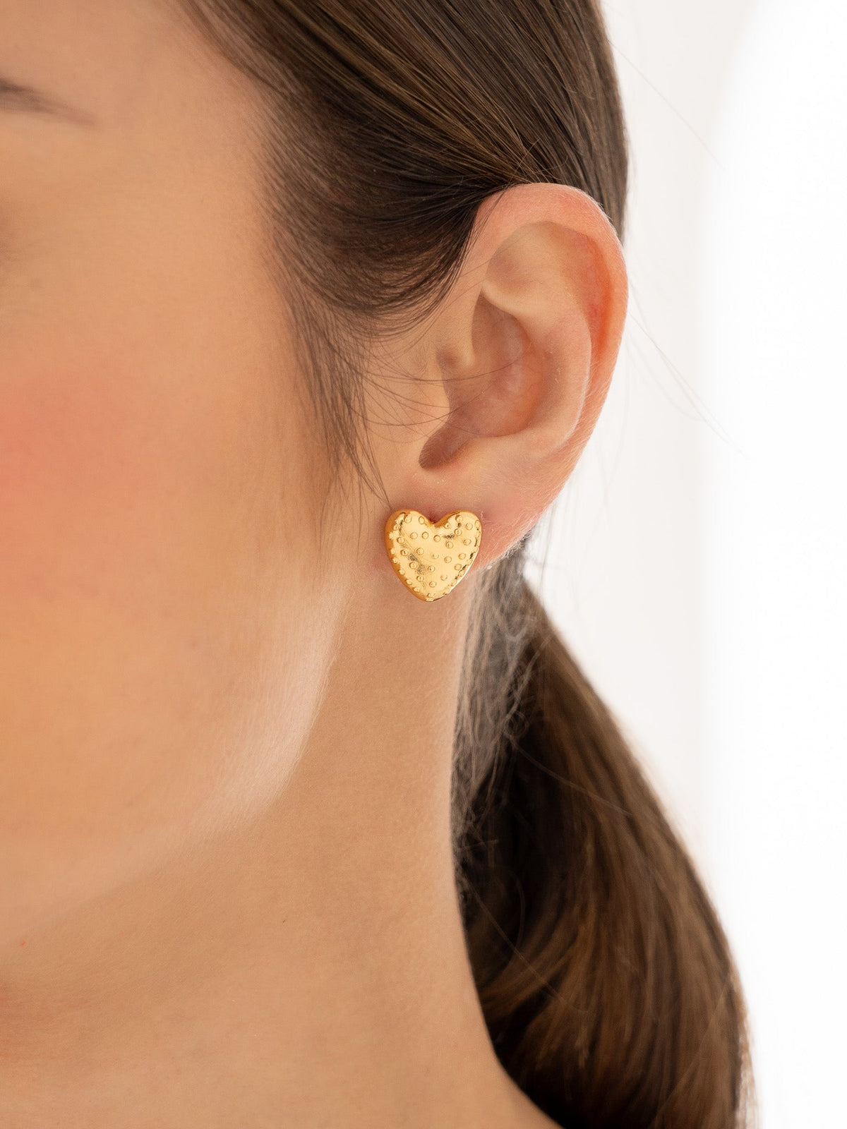 ARETES CORAZÓN PUNTOS BY JOSE Y CAMI EN BAÑO DE ORO AVEMARÍA