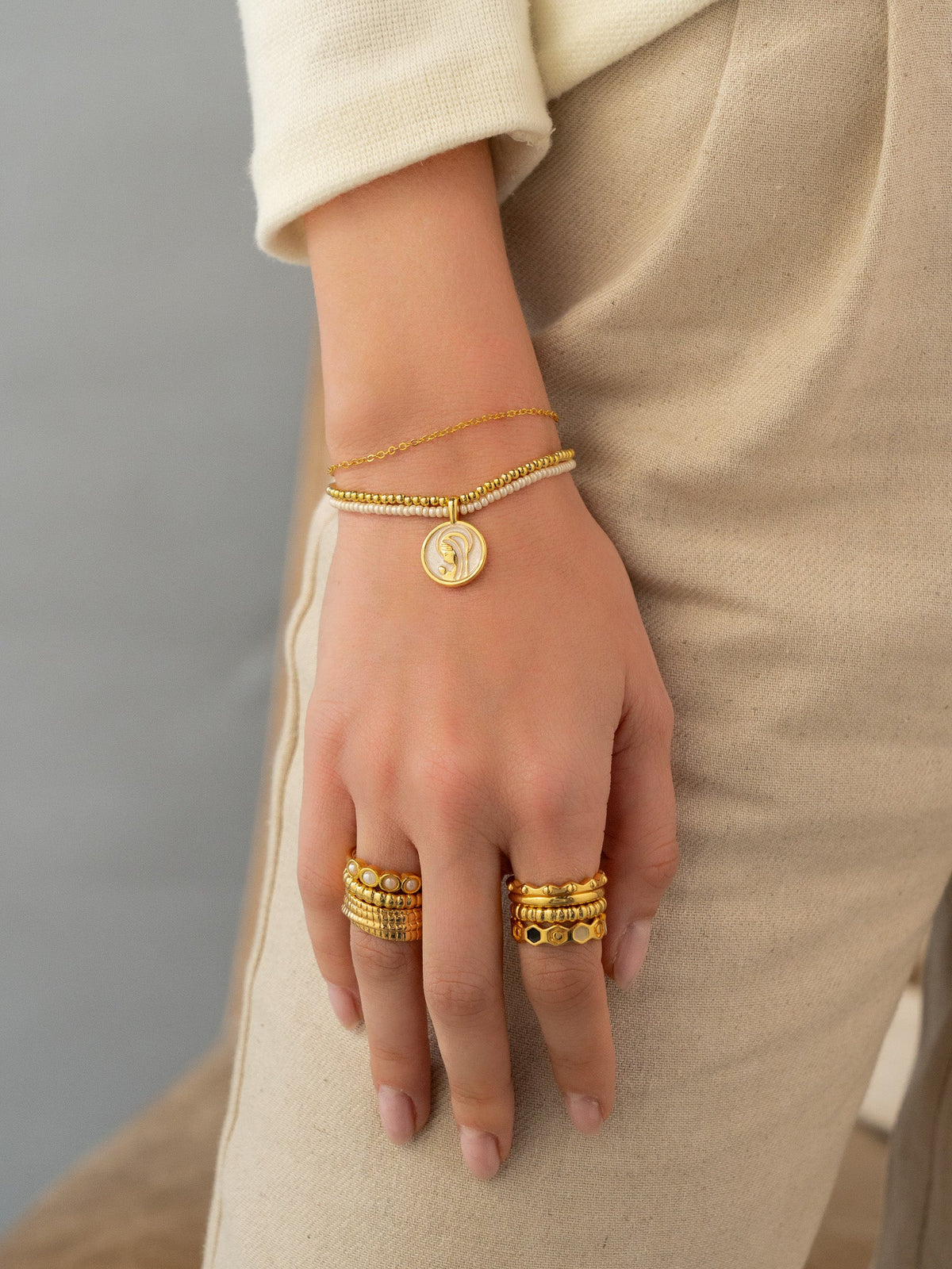 PULSERA VIRGEN NACARADA +ARETES AVEMARIA