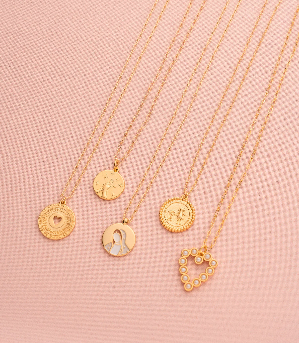 Cadena-virgencita-para-mujer-Ave-María-accesorios-6