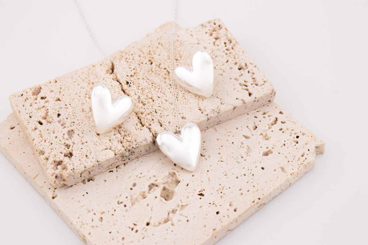 SET COLLAR + ARETES CORAZÓN
