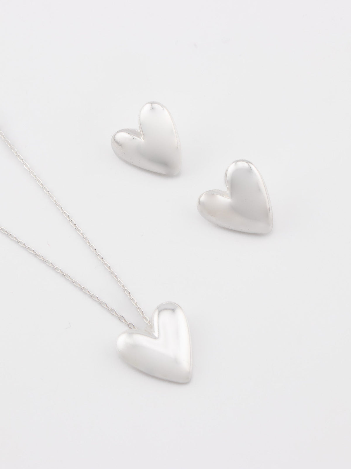 SET COLLAR + ARETES CORAZÓN