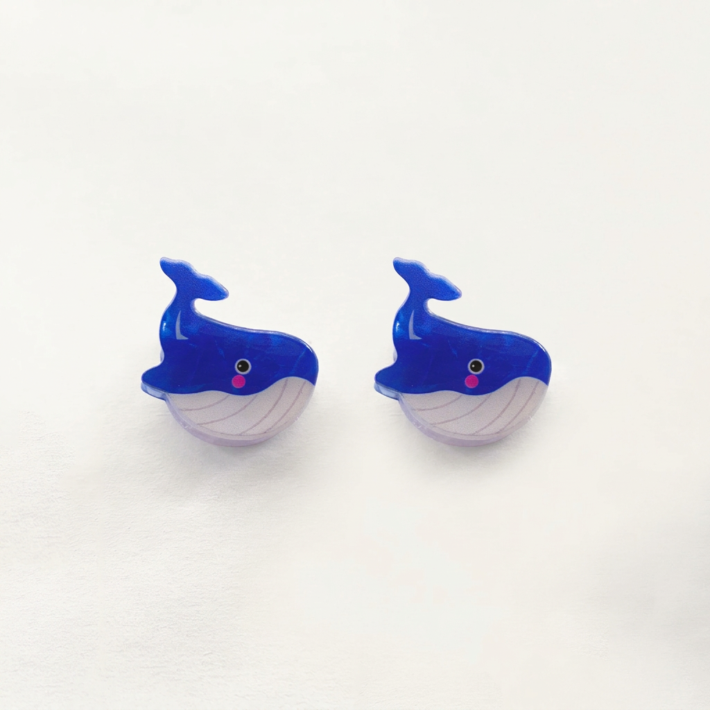 Pinza Dúo Figuras de Mar Pasta Martina, ballenas azules con fondo blanco humo cálido